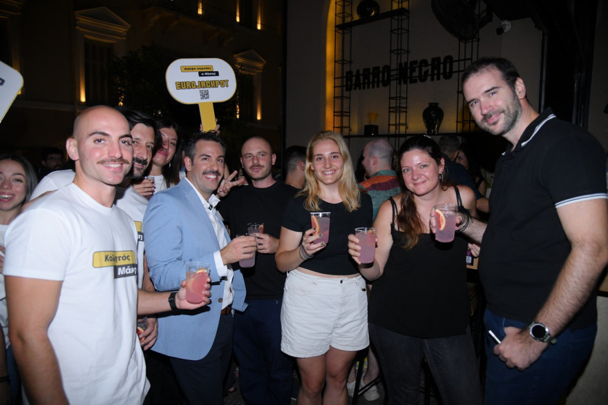 Ο Μάκης που κέρδισε το Eurojackpot κερνάει την Αθήνα