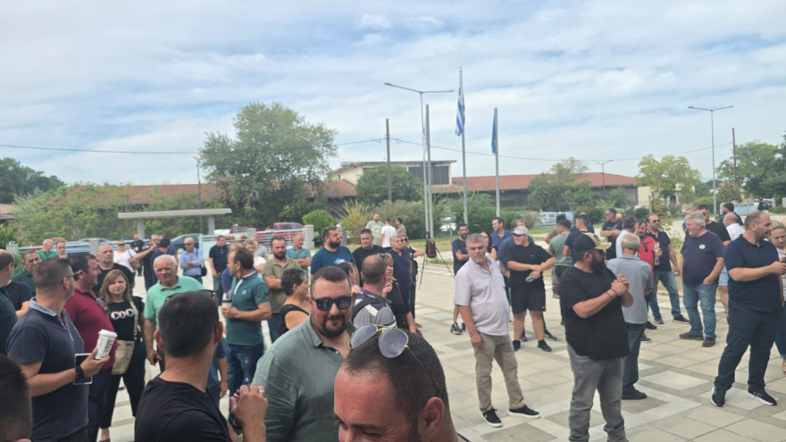 Ευλογιά των αιγοπροβάτων: Τεταμένο κλίμα στη συγκέντρωση κτηνοτρόφων στην περιφέρεια Θεσσαλίας – Δείτε βίντεο 