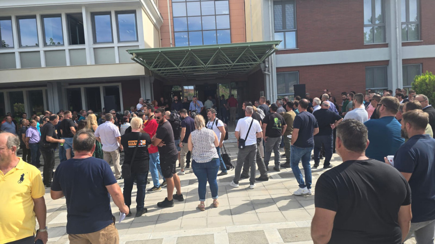 Ευλογιά των αιγοπροβάτων: Τεταμένο κλίμα στη συγκέντρωση κτηνοτρόφων στην περιφέρεια Θεσσαλίας – Δείτε βίντεο 