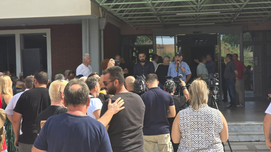 Ευλογιά των αιγοπροβάτων: Τεταμένο κλίμα στη συγκέντρωση κτηνοτρόφων στην περιφέρεια Θεσσαλίας – Δείτε βίντεο 