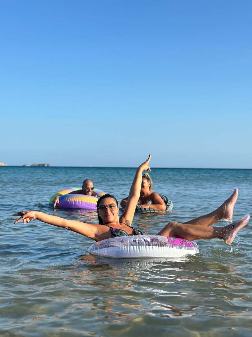 Έλενα Παπαρίζου: Τα στιγμιότυπα από τις διακοπές της στην Κίμωλο