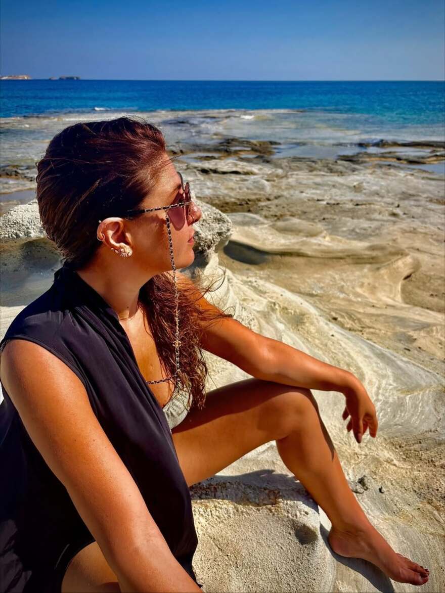 Έλενα Παπαρίζου: Τα στιγμιότυπα από τις διακοπές της στην Κίμωλο