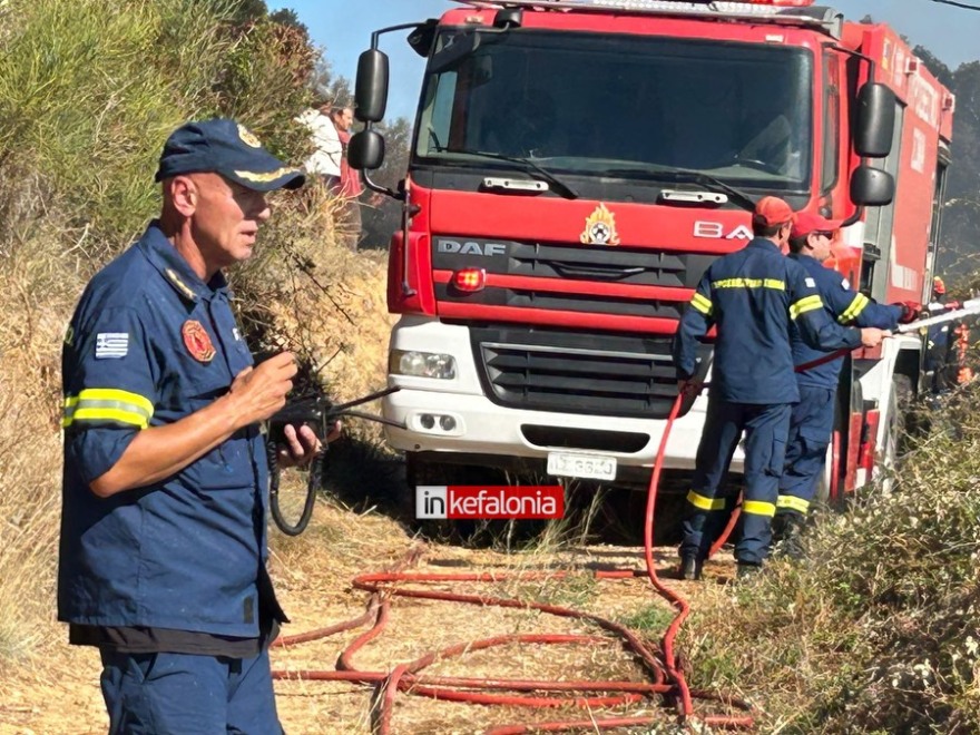 Χωρίς ενεργό μέτωπο η φωτιά στα Μεταξάτα Κεφαλονιάς - Δείτε βίντεο