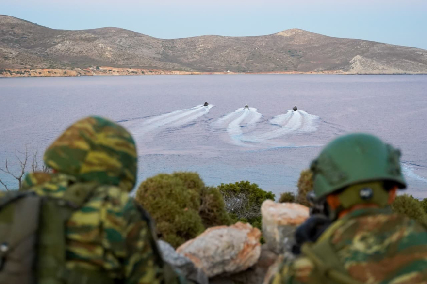 Με ανακατάληψη βραχονησίδας ολοκληρώθηκε η αιφνιδιαστική άσκηση ετοιμότητας των Ένοπλων Δυνάμεων, δείτε βίντεο και φωτογραφίες

