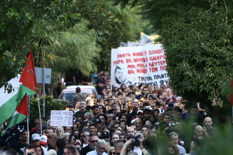 Ολοκληρώθηκε η πορεία για τα 12 χρόνια από τη δολοφονία του Παύλου Φύσσα - Βίντεο και φωτογραφίες 