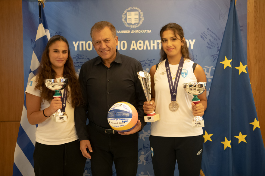 Μπιτς Βόλεϊ: Ο Υπουργός Αθλητισμού Γιάννης Βρούτσης υποδέχθηκε τις πρωταθλήτριες Ευρώπης Ελένη Αλεξόγλου και Μυρτώ Πασχαλάκη