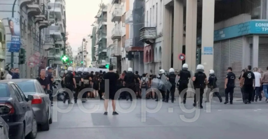 Επεισόδια στην πορεία για τα 12 χρόνια από τη δολοφονία του Παύλου Φύσσα στην Πάτρα  - Δείτε βίντεο 