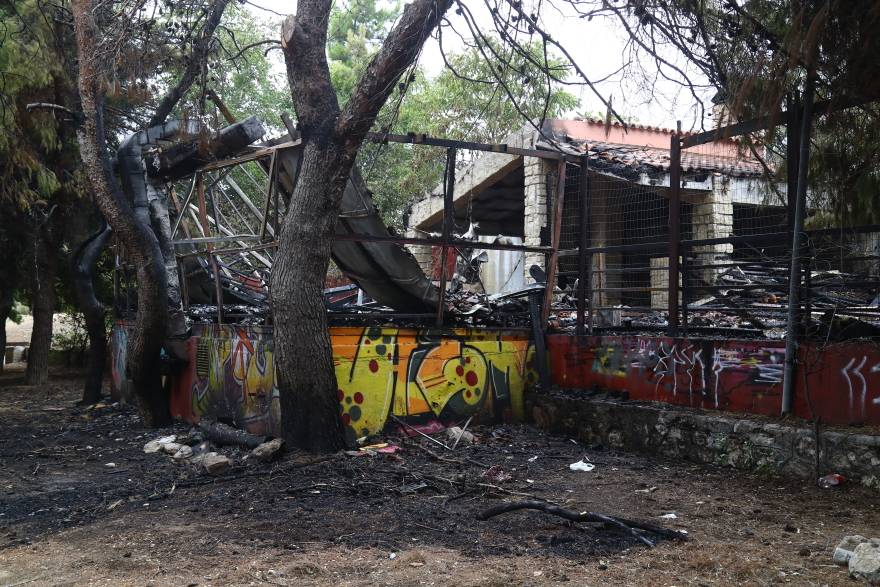 Φωτιά σε καφέ - μπαρ στους Αγίους Αναργύρους, καταστράφηκε ολοσχερώς η επιχείρηση
