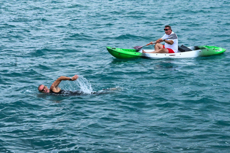 Αθλητής ξεκίνησε κολυμβητικό ταξίδι 100 χλμ. από Ναύπλιο μέχρι Σπέτσες για τη «Φλόγα» - Δείτε φωτογραφίες