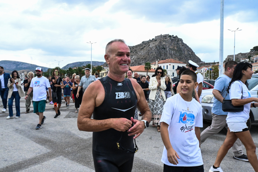 Αθλητής ξεκίνησε κολυμβητικό ταξίδι 100 χλμ. από Ναύπλιο μέχρι Σπέτσες για τη «Φλόγα» - Δείτε φωτογραφίες