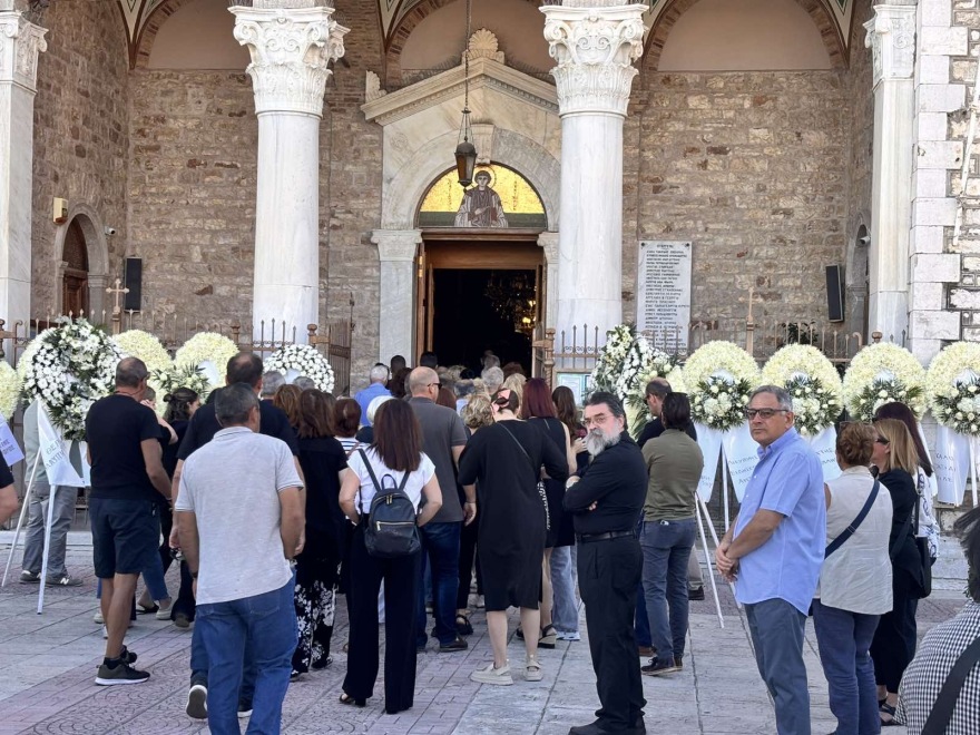 Οδύνη στο τελευταίο «αντίο» στον Γιώργο Παυλάκη - Κηδεύτηκε ο καμεραμάν του ΑΝΤ1