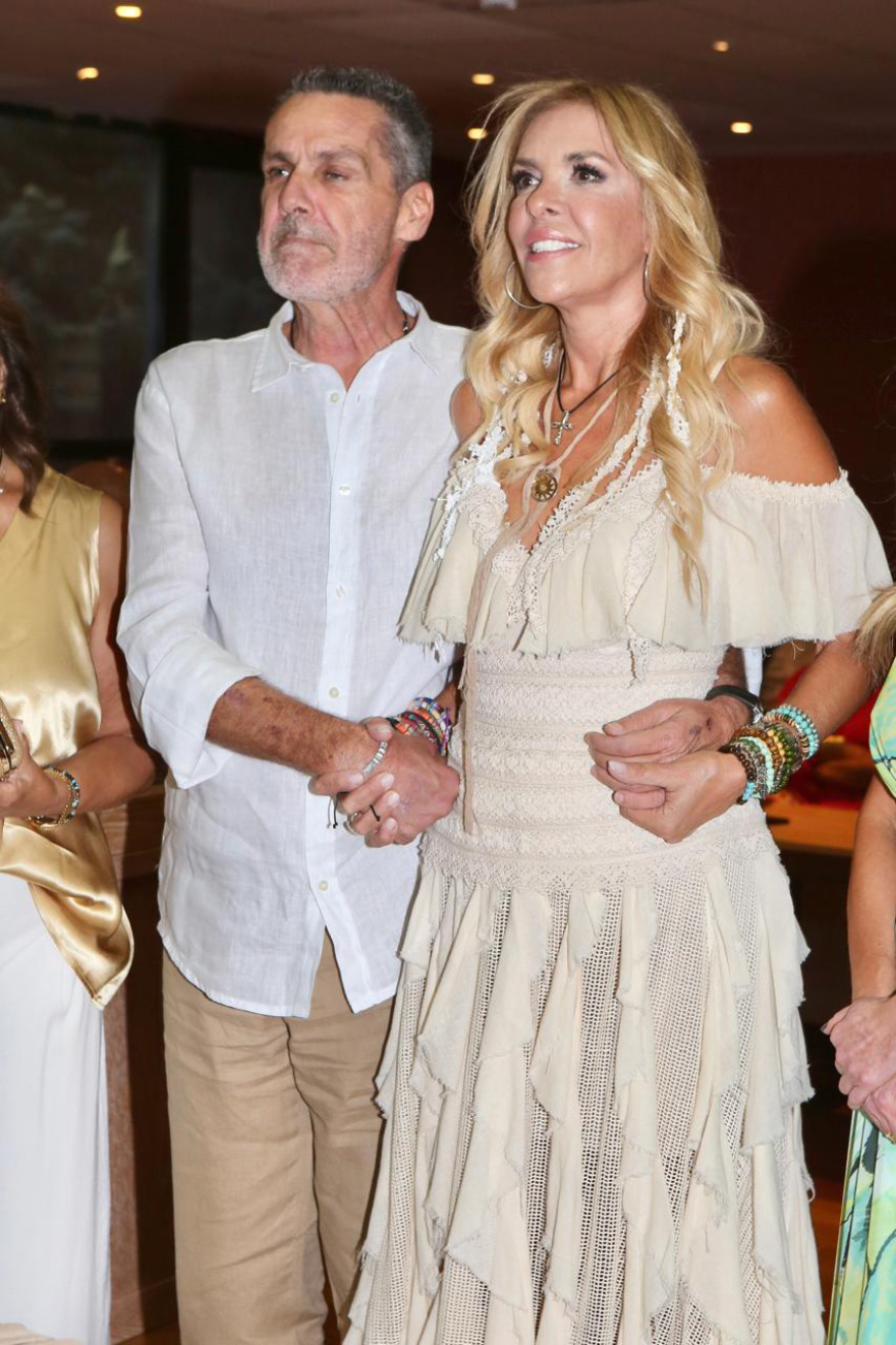 Η Μαίρη Μηλιαρέση παντρεύτηκε τον σύντροφό της - Δείτε βίντεο και φωτογραφίες