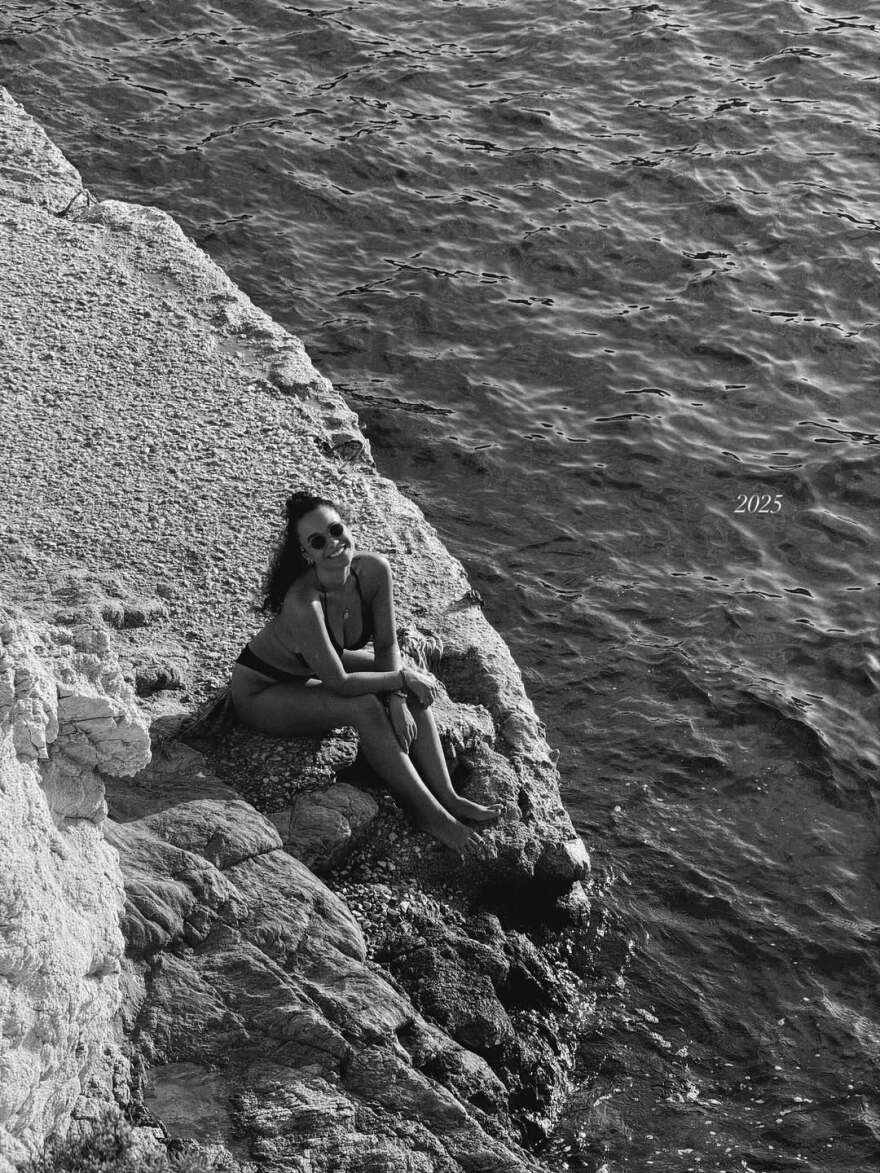 Πηνελόπη Πλάκα: Οι πόζες της με μπικίνι στη Σέριφο