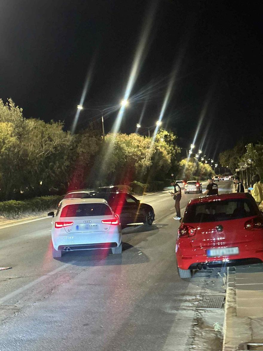 Σοβαρό τροχαίο σε γνωστή «καρμανιόλα» της Παραλιακής - Σώοι οι 30χρονοι οδηγοί, δείτε φωτογραφίες και βίντεο
