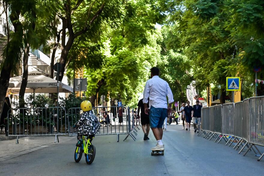 Φωτογραφίες από την ημέρα «Αθήνα Χωρίς Αυτοκίνητο» - Έκαναν γιόγκα στους δρόμους του κέντρου