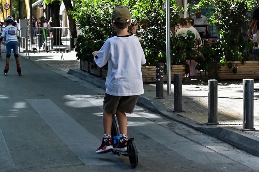 Φωτογραφίες από την ημέρα «Αθήνα Χωρίς Αυτοκίνητο» - Έκαναν γιόγκα στους δρόμους του κέντρου