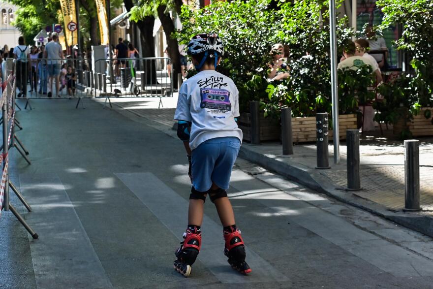 Φωτογραφίες από την ημέρα «Αθήνα Χωρίς Αυτοκίνητο» - Έκαναν γιόγκα στους δρόμους του κέντρου