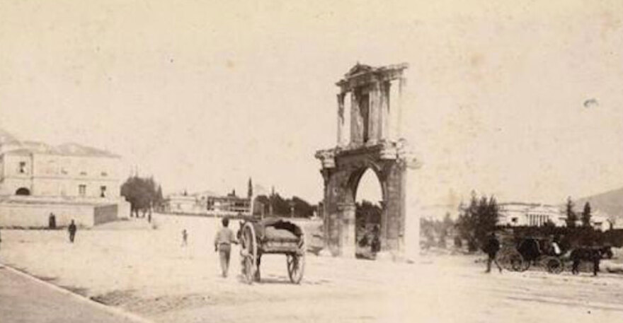 Πώς ήταν η Αθήνα χωρίς αυτοκίνητα - Μία ιστορική αναδρομή από τους αμαξάδες με τη φουστανέλα μέχρι το σήμερα