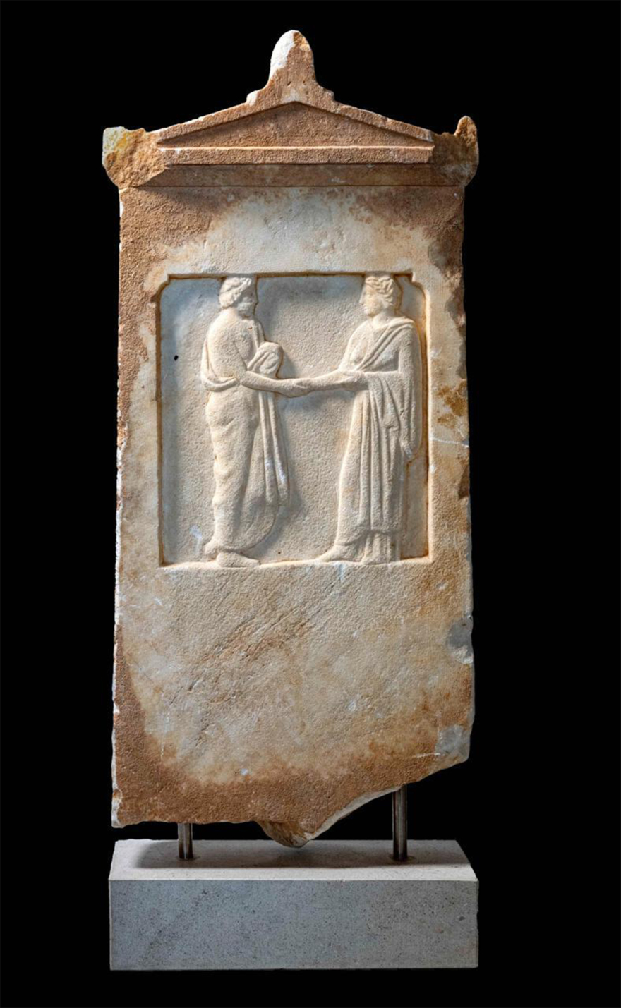 Στην Ελλάδα επιστρέφουν 86 αρχαία ειδώλια, αγγεία, σκεύη και αμφορείς