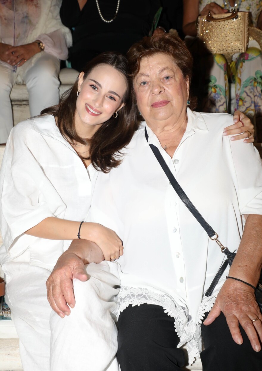 Μαρία Βοσκοπούλου: Η εμφάνιση με τη γιαγιά της στο Ηρώδειο