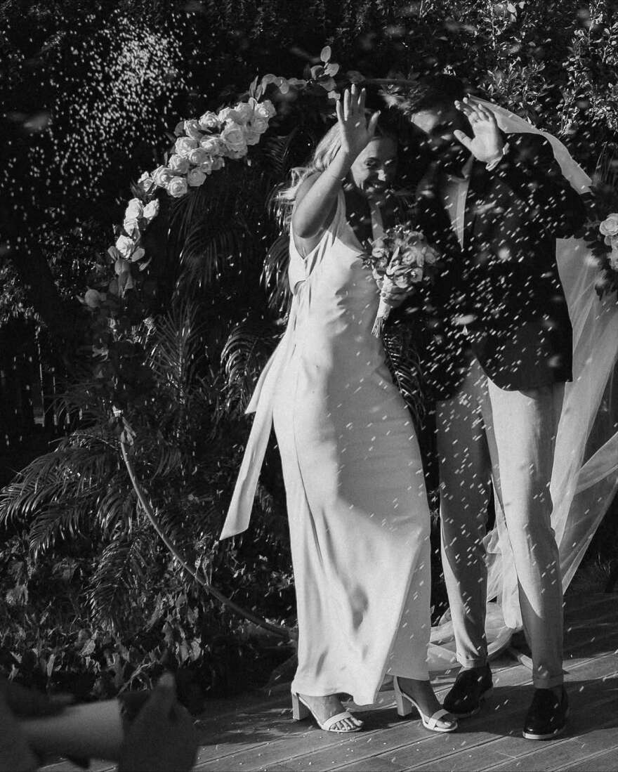 Η Άννα Κορακάκη αποκάλυψε πως παντρεύτηκε πριν από δύο χρόνια - Οι φωτογραφίες από τον γάμο της