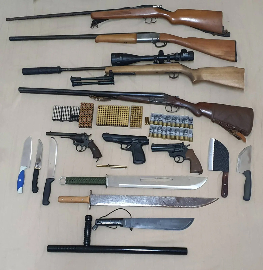 Συνελήφθη στη Σίφνο 48χρονος - Είχε στο σπίτι και στην επιχείρησή του καραμπίνες, πιστόλια και εκατοντάδες φυσίγγια
