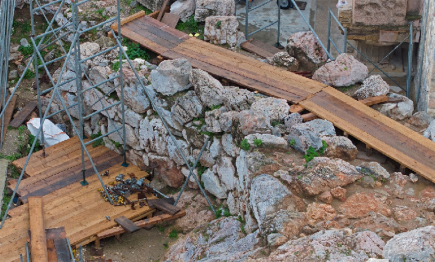 Αποκαθίσταται το μυκηναϊκό τείχος, στο ανατολικό τμήμα της Ακρόπολης - Δείτε φωτογραφίες