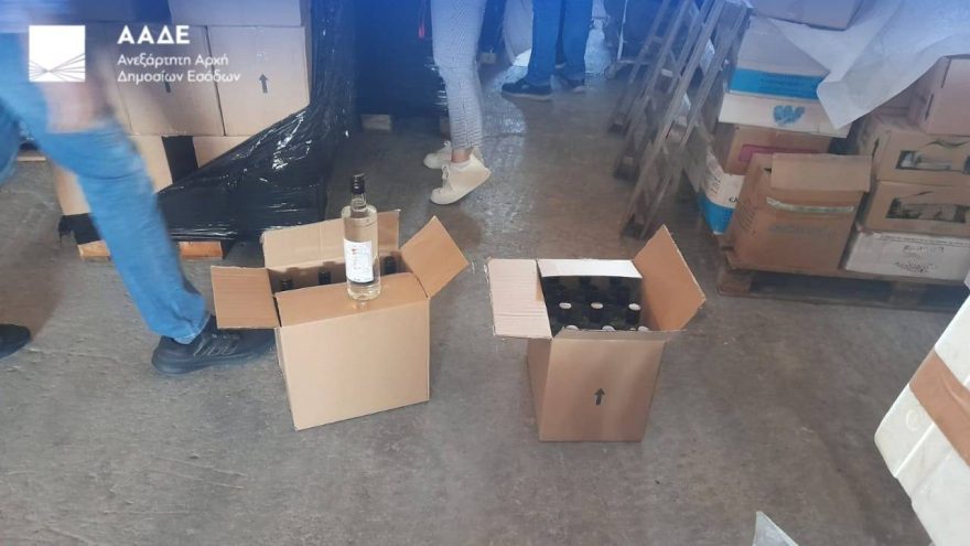 ΑΑΔΕ: Δύο νέα χτυπήματα κατά του λαθρεμπορίου ποτών σε Αργολίδα και Κρήτη - Βίντεο