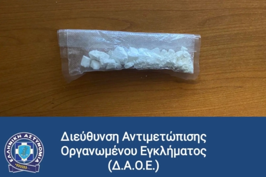 Συνελήφθη 47χρονος στη Θεσσαλονίκη που διατηρούσε «σούπερ μάρκετ» ναρκωτικών στο διαμέρισμά του - Δείτε βίντεο 