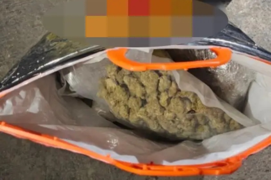 Συνελήφθη 47χρονος στη Θεσσαλονίκη που διατηρούσε «σούπερ μάρκετ» ναρκωτικών στο διαμέρισμά του - Δείτε βίντεο 