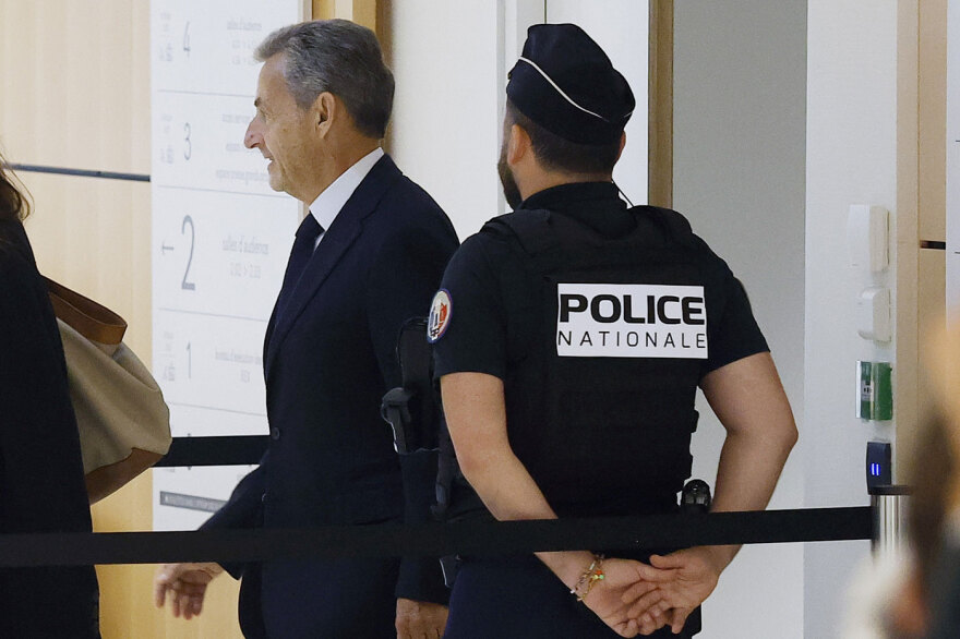 Πέντε χρόνια φυλάκιση με αναστολή στον Σαρκοζί για εγκληματική συνωμοσία με σκοπό να λάβει παράνομη χρηματοδότηση εκατομμυρίων από τον Καντάφι