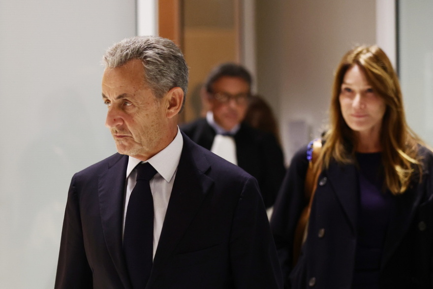 Ο Καντάφι εκδικείται από τον... τάφο του τον Σαρκοζί και τη Δύση - Στη φυλακή θα οδηγηθεί ο πρώην πρόεδρος της Γαλλίας Ο Καντάφι εκδικείται από τον... τάφο του τον Σαρκοζί και τη Δύση - Στη φυλακή θα οδηγηθεί ο πρώην πρόεδρος της Γαλλίας