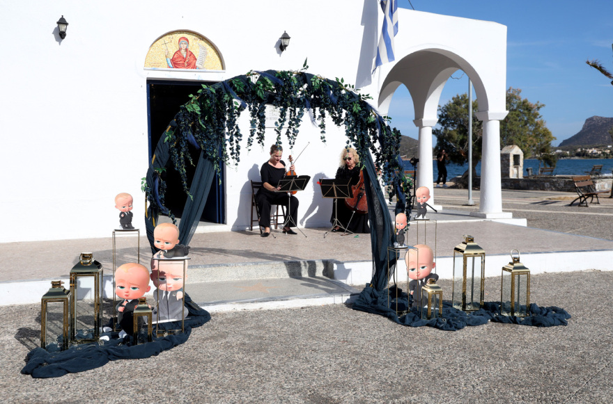 Έλενα Τσαγκρινού - Dj Stephan: Οι πρώτες φωτογραφίες από τη βάφτιση του γιου τους