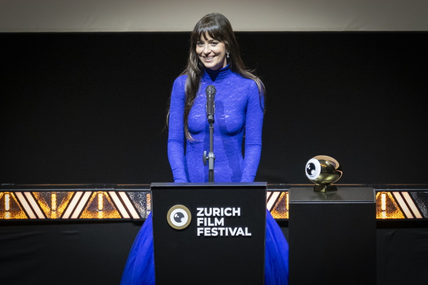 Ντακότα Τζόνσον: Με διάφανο φόρεμα εμφανίστηκε στο Φεστιβάλ Κινηματογράφου της Ζυρίχης