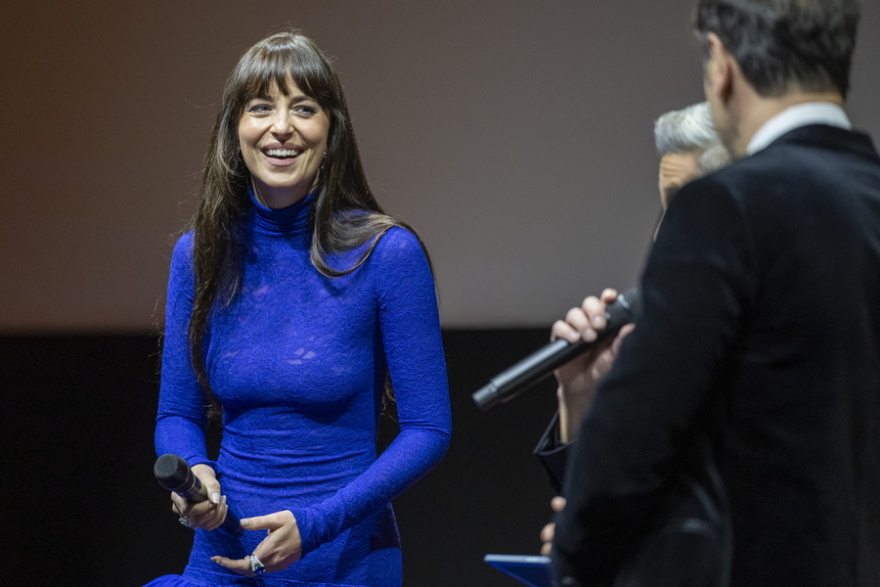 Ντακότα Τζόνσον: Με διάφανο φόρεμα εμφανίστηκε στο Φεστιβάλ Κινηματογράφου της Ζυρίχης