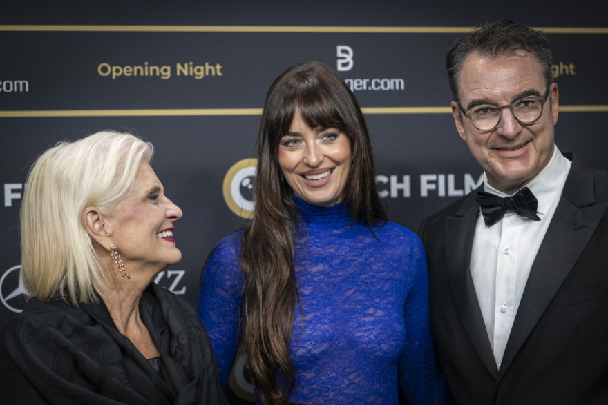 Ντακότα Τζόνσον: Με διάφανο φόρεμα εμφανίστηκε στο Φεστιβάλ Κινηματογράφου της Ζυρίχης