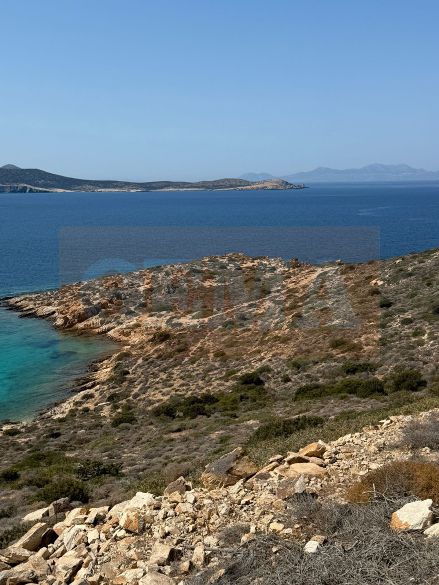 Αντίπαρος: Διαμάχη για το οικόπεδο του Μιλτιάδη Κύρκου - Ο αποχαρακτηρισμός, οι προσφυγές και η ανέγερση υπόσκαφων