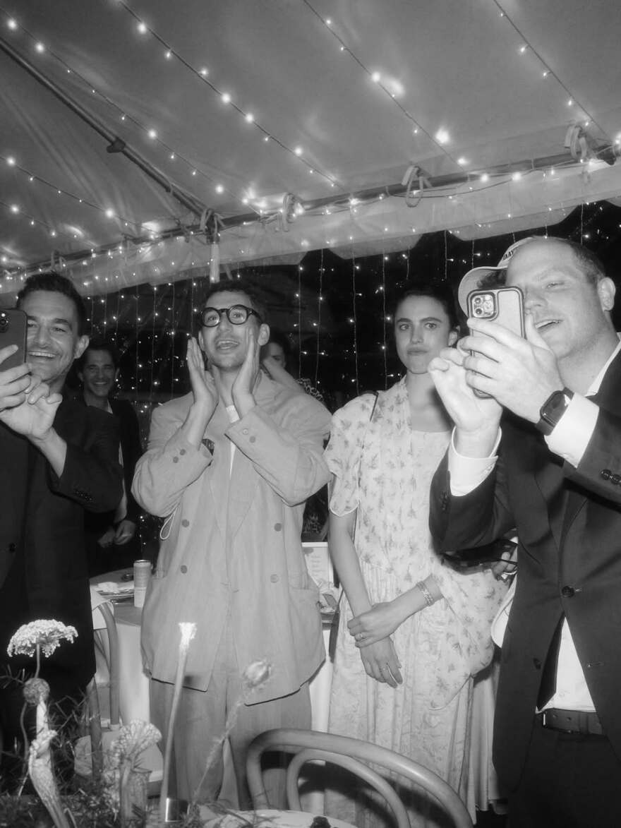 Η Λάνα Ντελ Ρέι δημοσίευσε νέες φωτογραφίες από τον γάμο της με τον Τζέρεμι Ντουφρέν