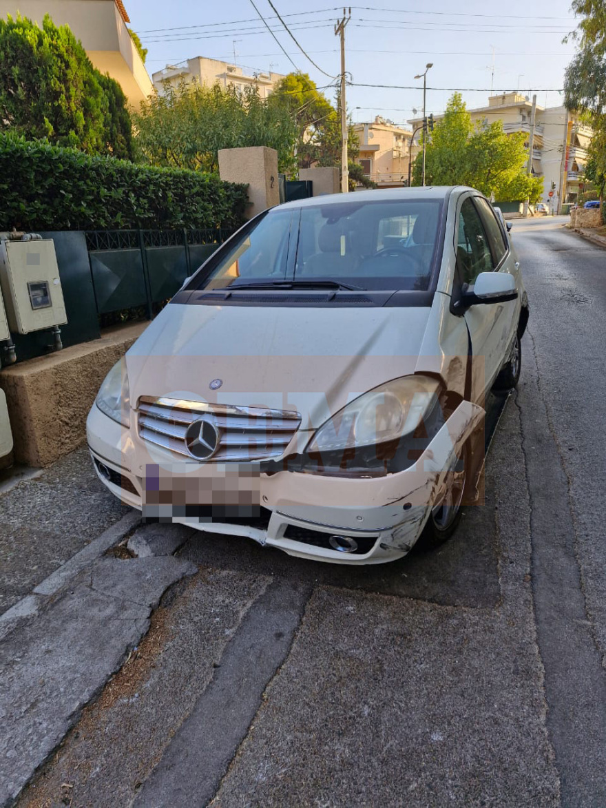 Παρουσιάστηκε στην Τροχαία ο Βασίλης Μπισμπίκης - Τον αναζητούσαν γιατί πήρε σβάρνα 10 αυτοκίνητα και εγκατέλειψε το σημείο 