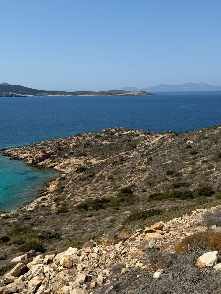 Αντίπαρος: Διαμάχη για το οικόπεδο του Μιλτιάδη Κύρκου - Ο αποχαρακτηρισμός, οι προσφυγές και η ανέγερση υπόσκαφων