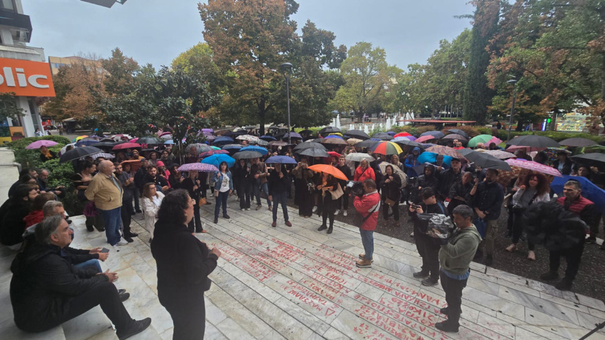 Συγκέντρωση αλληλεγγύης στον Πάνο Ρούτσι στην πλατεία Συντάγματος - «14 ημέρες δεν ένιωσα πείνα και δίψα αλλά αγάπη»