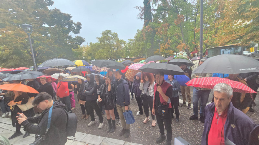 Συγκέντρωση αλληλεγγύης στον Πάνο Ρούτσι στην πλατεία Συντάγματος - «14 ημέρες δεν ένιωσα πείνα και δίψα αλλά αγάπη»
