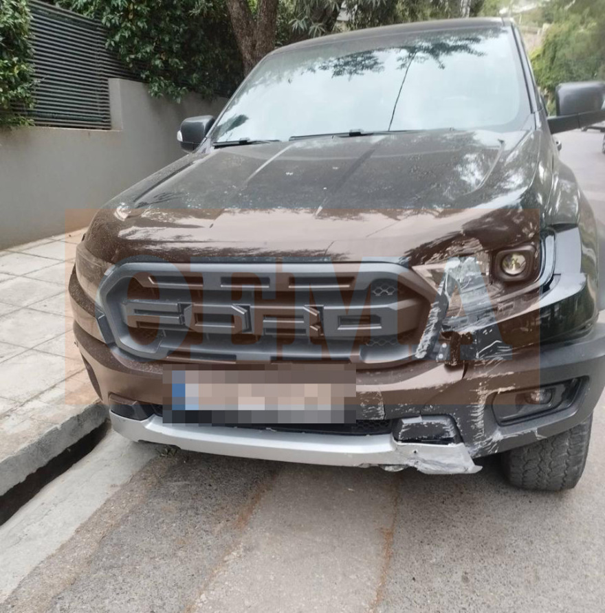 Παρουσιάστηκε στην Τροχαία  και συνελήφθη ο Βασίλης Μπισμπίκης - Πήρε σβάρνα αυτοκίνητα και εγκατέλειψε το σημείο - Δείτε βίντεο και φωτογραφίες