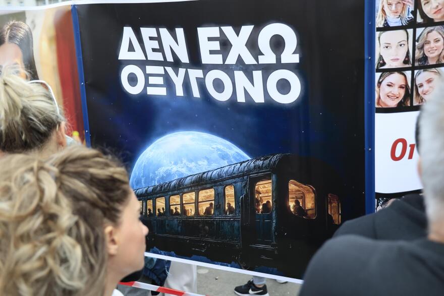 Συγκέντρωση αλληλεγγύης στον Πάνο Ρούτσι στην πλατεία Συντάγματος - «14 ημέρες δεν ένιωσα πείνα και δίψα αλλά αγάπη»