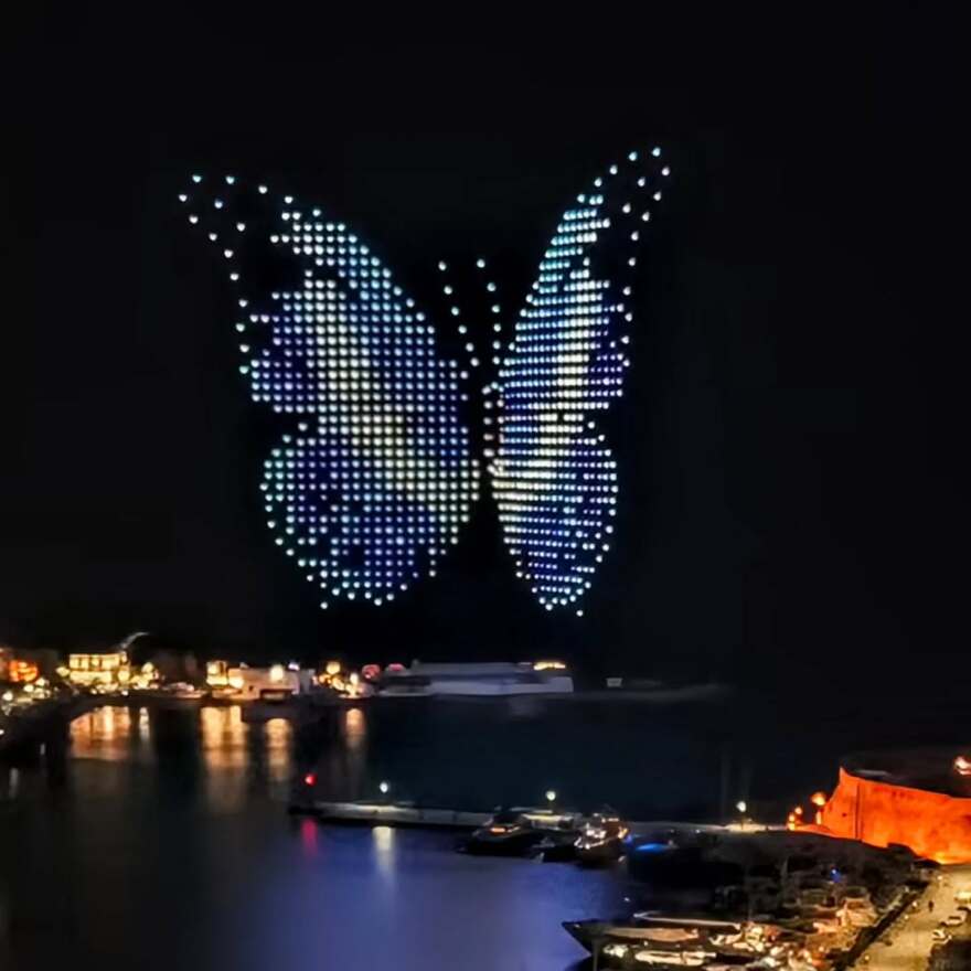 Χίλια drones «αναβίωσαν» τον Κολοσσό της Ρόδου στον νυχτερινό ουρανό του νησιού - Βίντεο και φωτογραφίες 