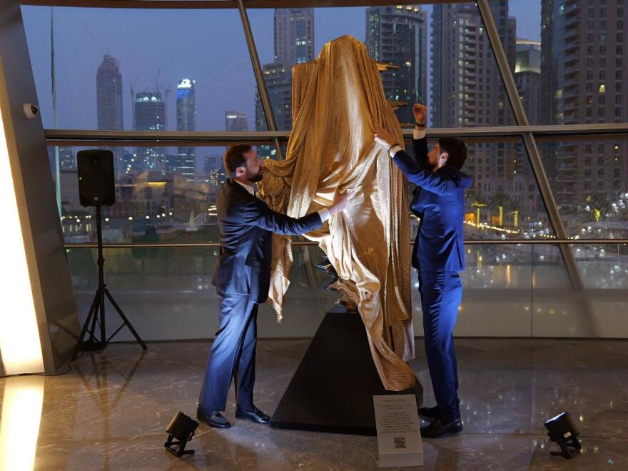 Μαρία Κάλλας: Το γλυπτό του Νίκου Φλώρου που απεικονίζει τη φωνή της στην όπερα του Ντουμπάι