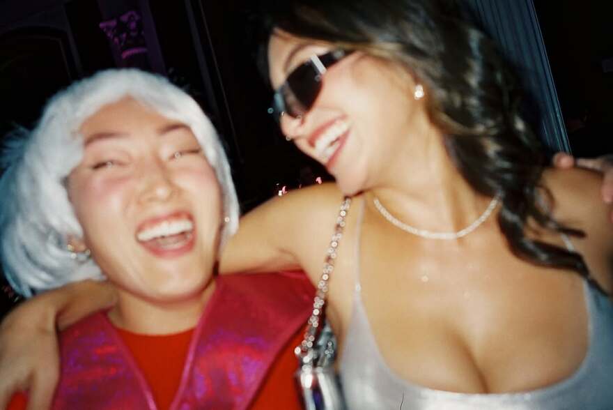 Σίντνεϊ Σουίνι: Το έξαλλο πάρτι γενεθλίων της με φόρεμα της Μπρίτνεϊ Σπίαρς, η εμφάνιση της Λόρεν Σάντσεζ και οι καλεσμένοι έκπληξη