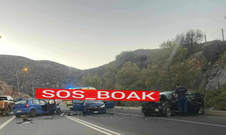 Τρεις τραυματίες σε τροχαίο ατύχημα στον ΒΟΑΚ - Οχήματα συγκρούστηκαν στο ρεύμα προς Ηράκλειο, δείτε φωτογραφίες