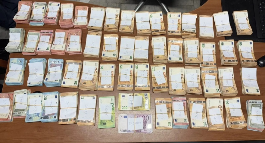 Συνέλαβαν 58χρονο αλλοδαπό για λαθραία ηλεκτρονικά τσιγάρα - Βρήκαν 237.000 ευρώ στο κατάστημά του στην Ομόνοια