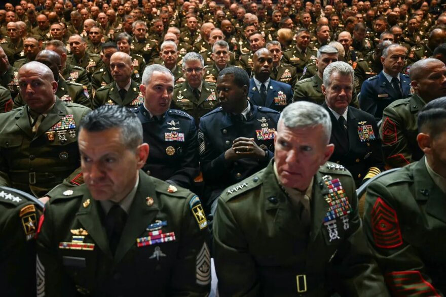 Ανάλυση CNN: Ο Τραμπ φέρνει τον πόλεμο στις αμερικανικές πόλεις, ως πεδίο εκπαίδευσης για τον στρατό - «Σ' όποιον δεν αρέσει, να φύγει» λέει στους στρατηγούς